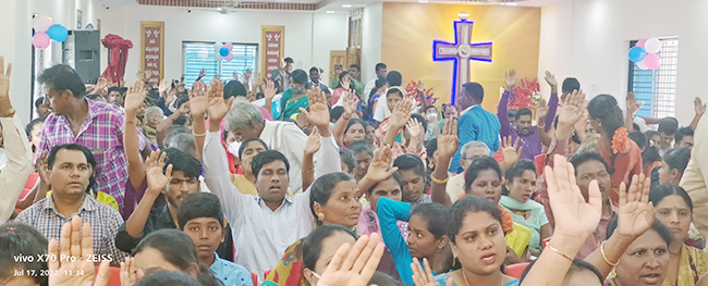 Large gathering join in celebrating the Birthday 2022 of Bro Andrew Richard with grandnuer at Prayer Centre, Budigere in Bangalore on July 17th along with large devotees and members of Grace Ministry.